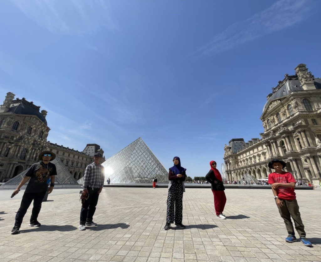 AnnasFam @ The Louvre, a historic landmark in Paris, France