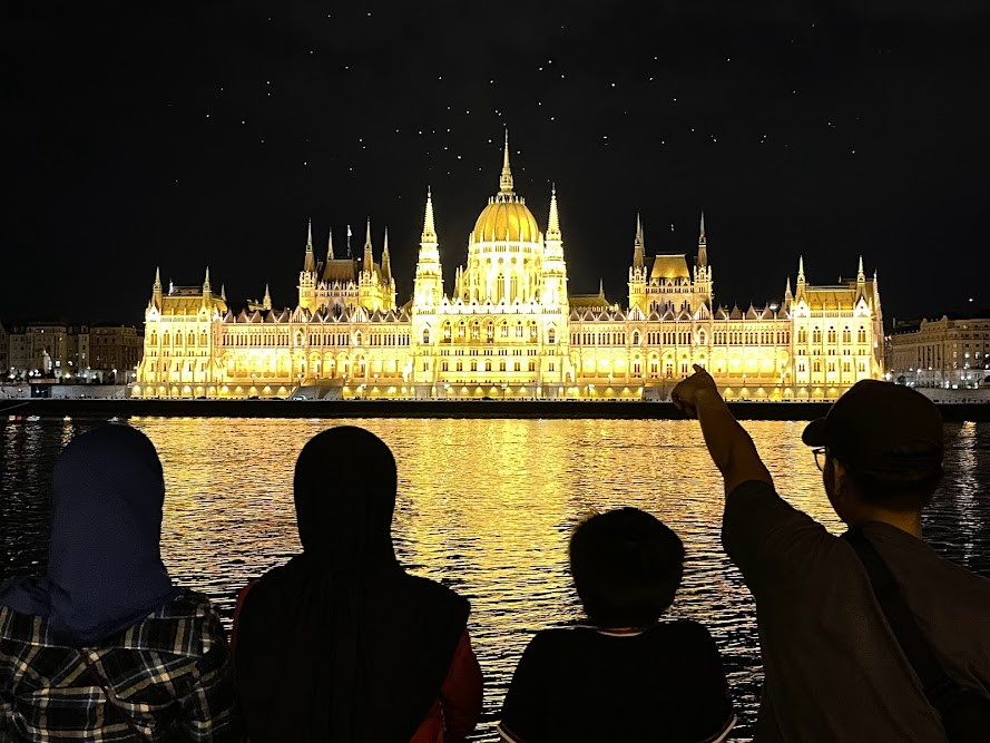 AnnasFam @ Országház or The Hungarian Parliamant Building/Parliament of Budapest, Hungary